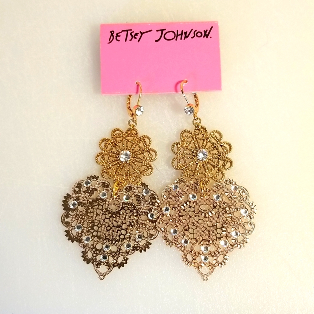 Betsey Johnson Love Me heart dangle earrings